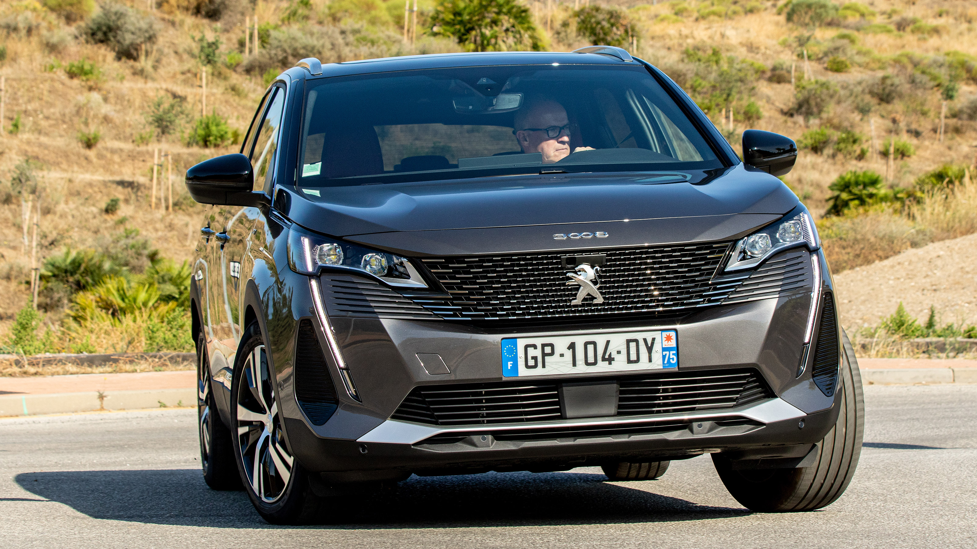 Peugeot 3008 MHEV - front cornering