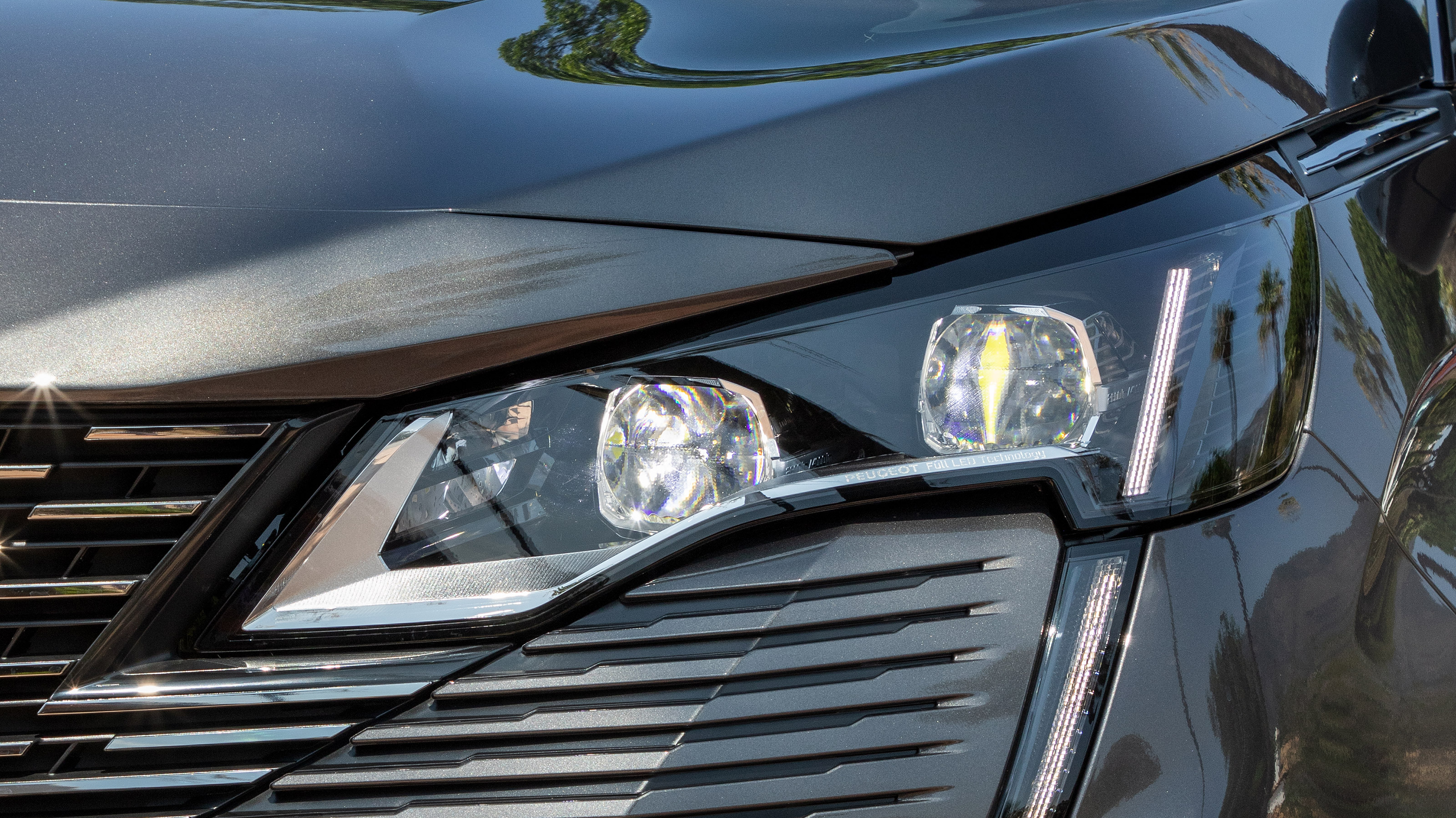 Peugeot 3008 MHEV - front lights