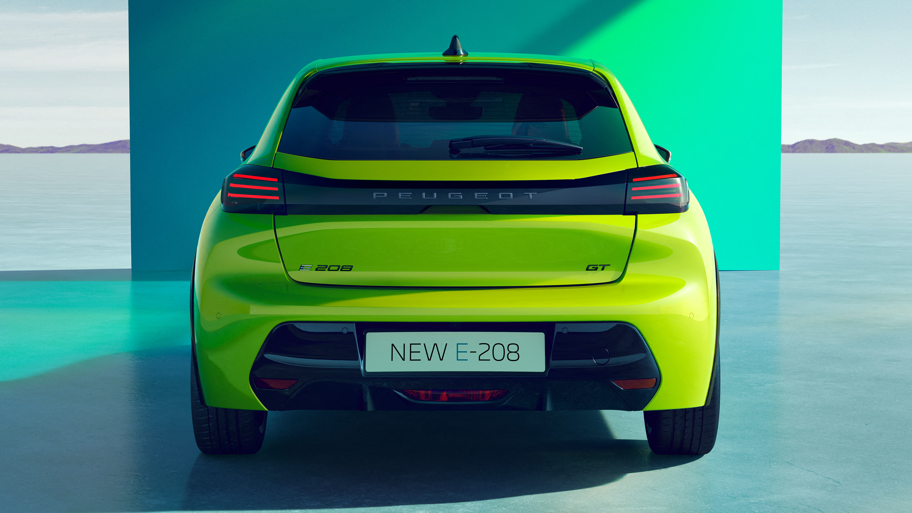 Peugeot e-208 - full rear