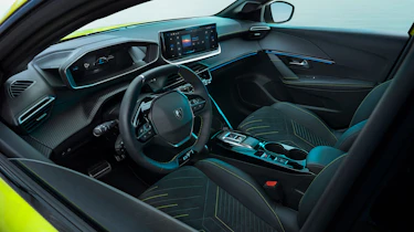 Peugeot e-208 - cabin