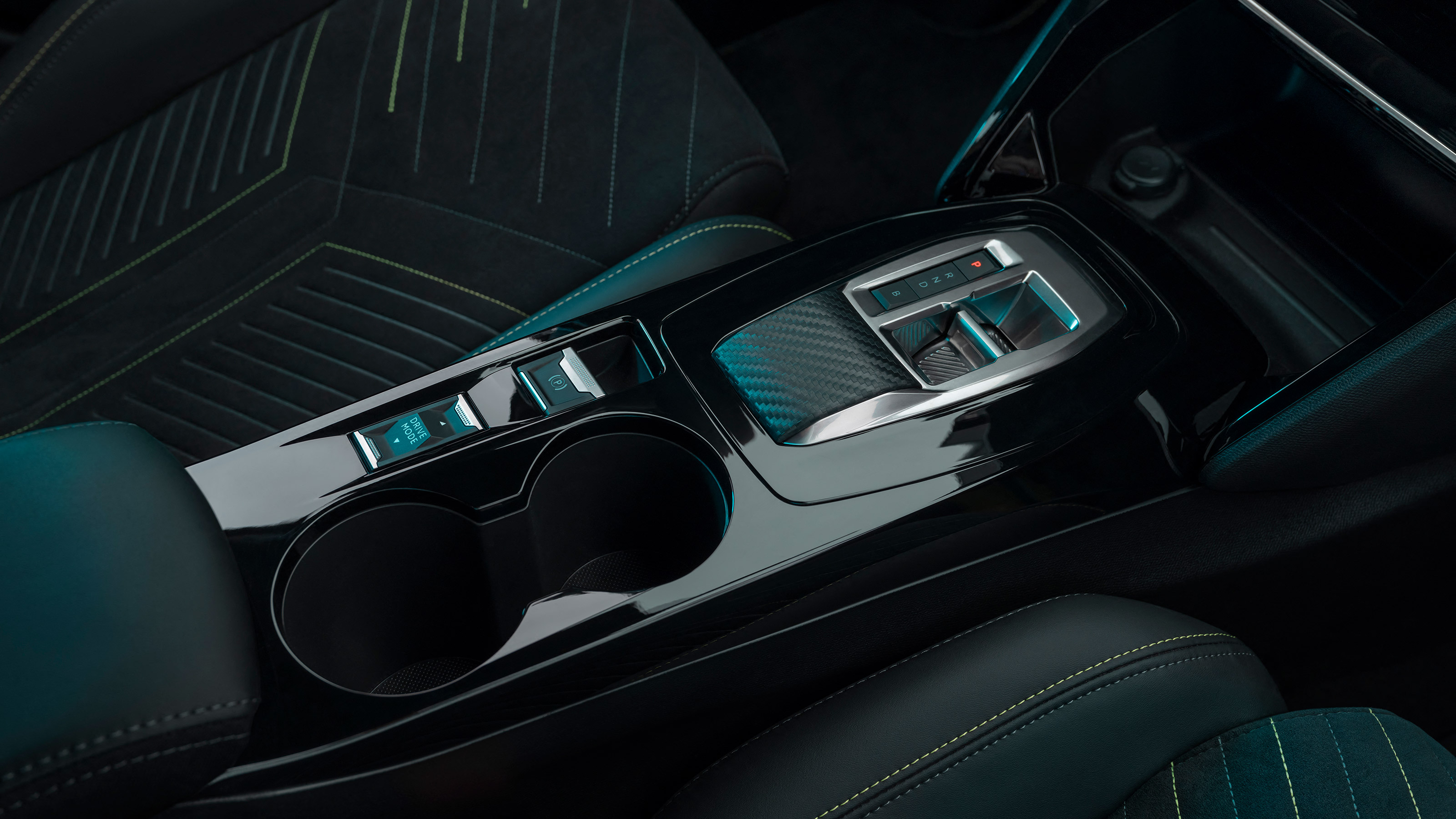 Peugeot e-208 - interior