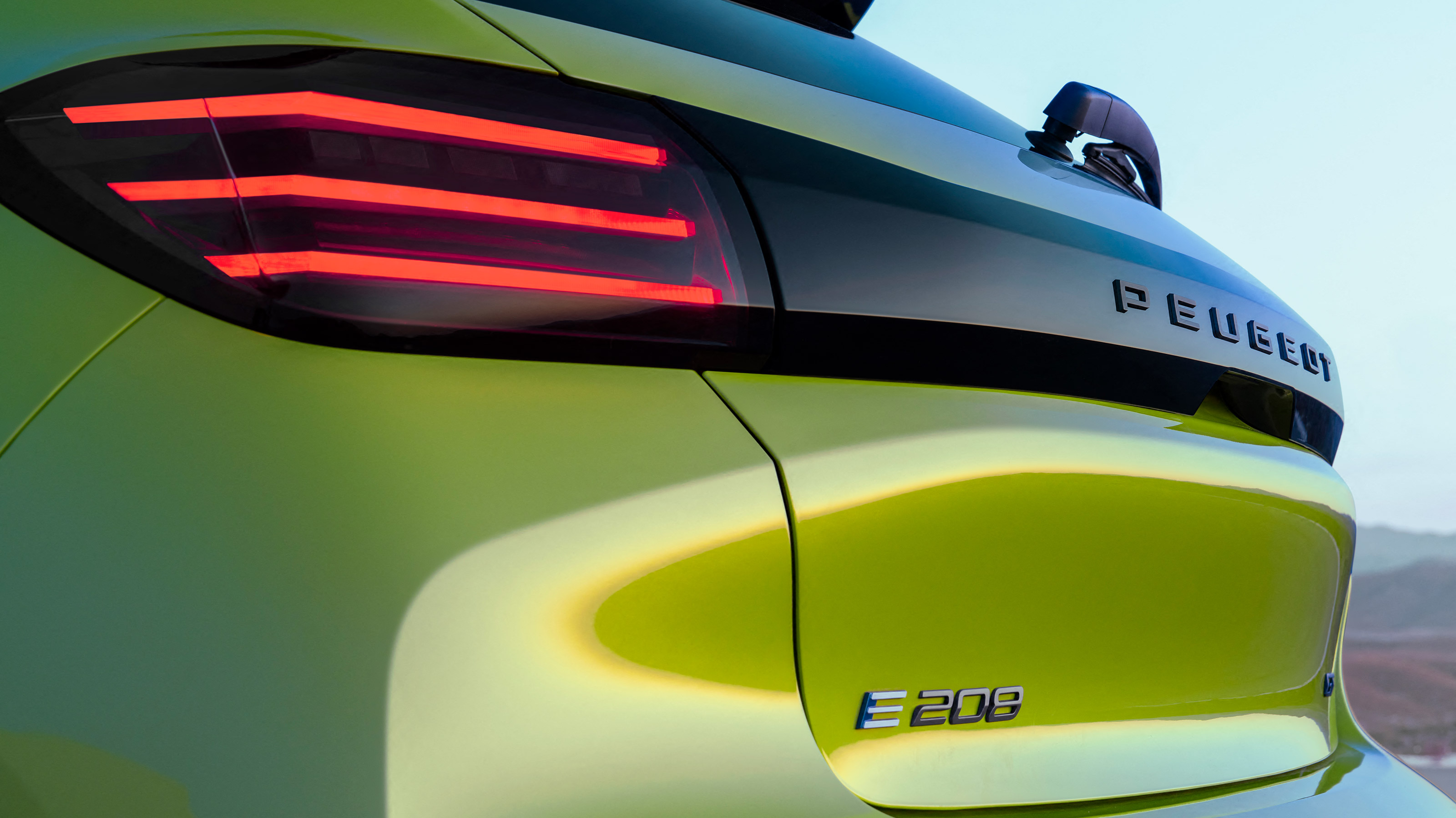 Peugeot e-208 - rear detail