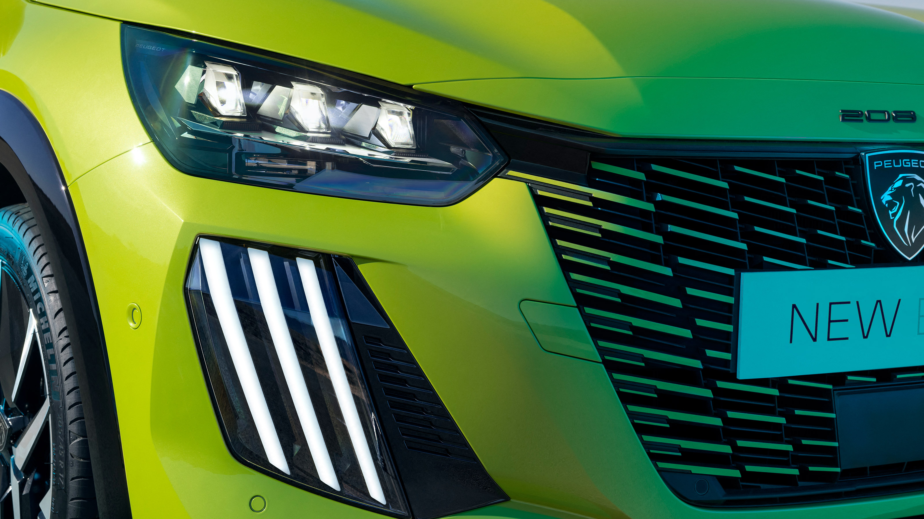 Peugeot e-208 - front light