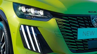 Peugeot e-208 - front light