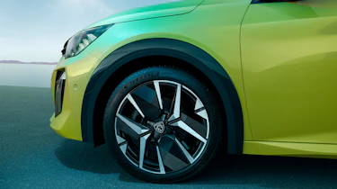 Peugeot e-208 - wheel