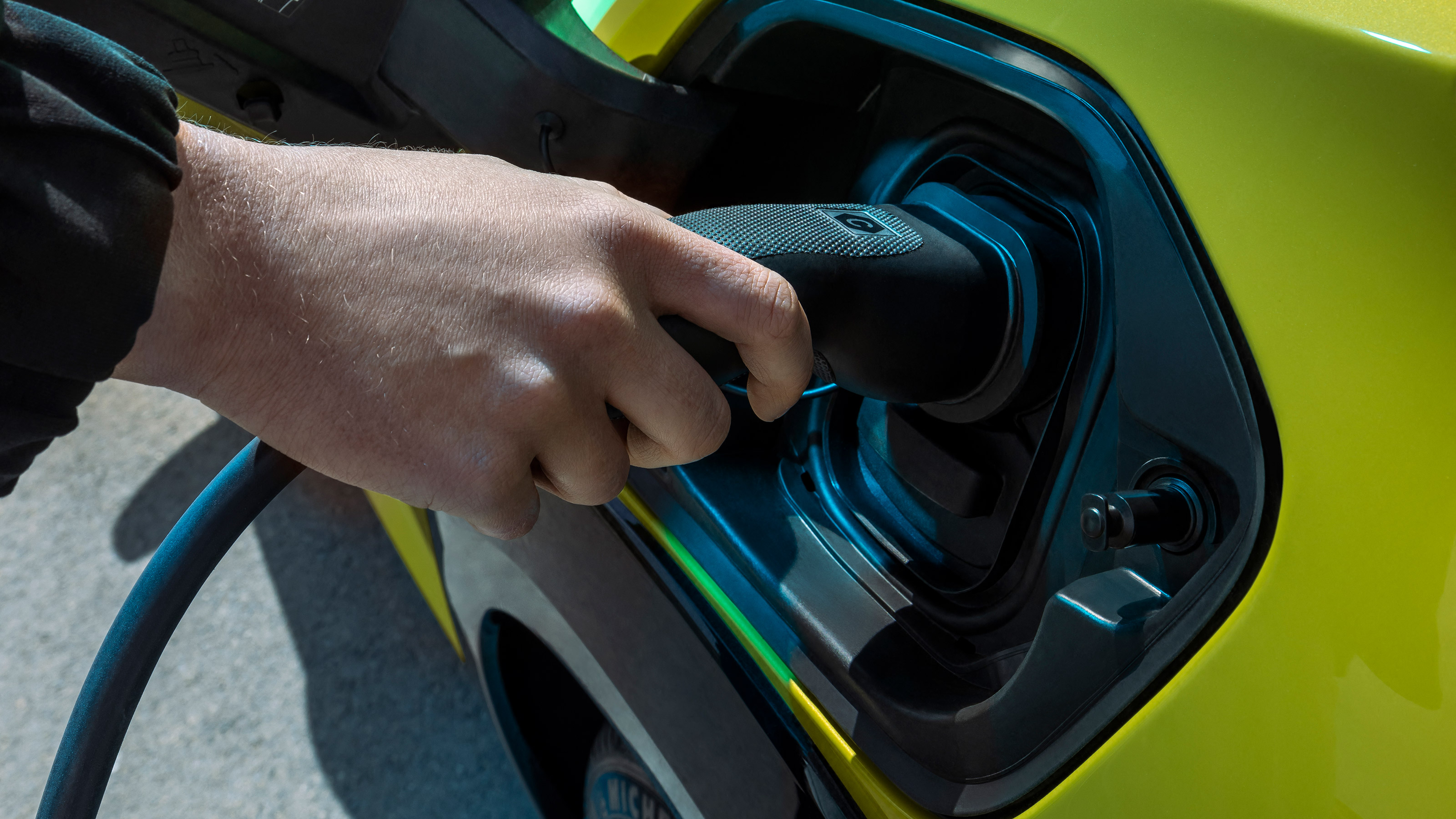 Peugeot e-208 - charging