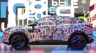Peugeot e-3008 camo catch 1 - side
