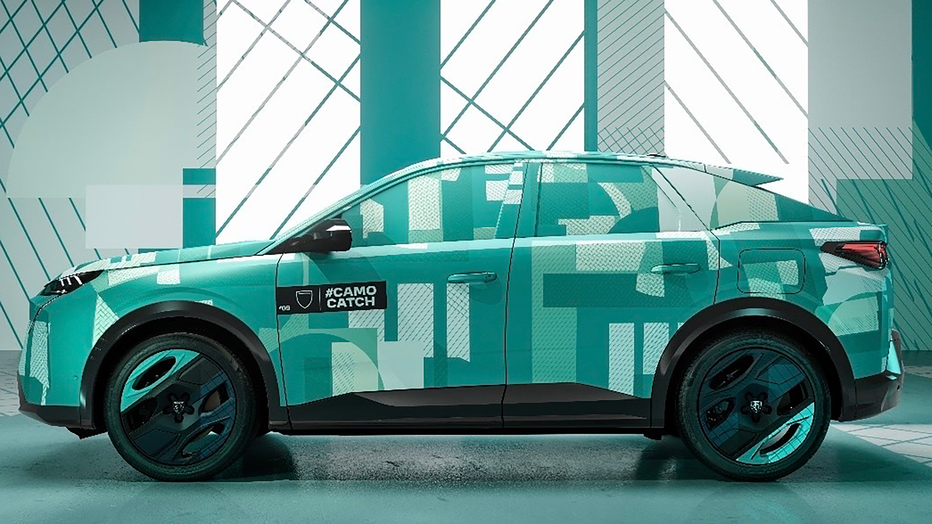 Peugeot e-3008 camo catch 2 - side