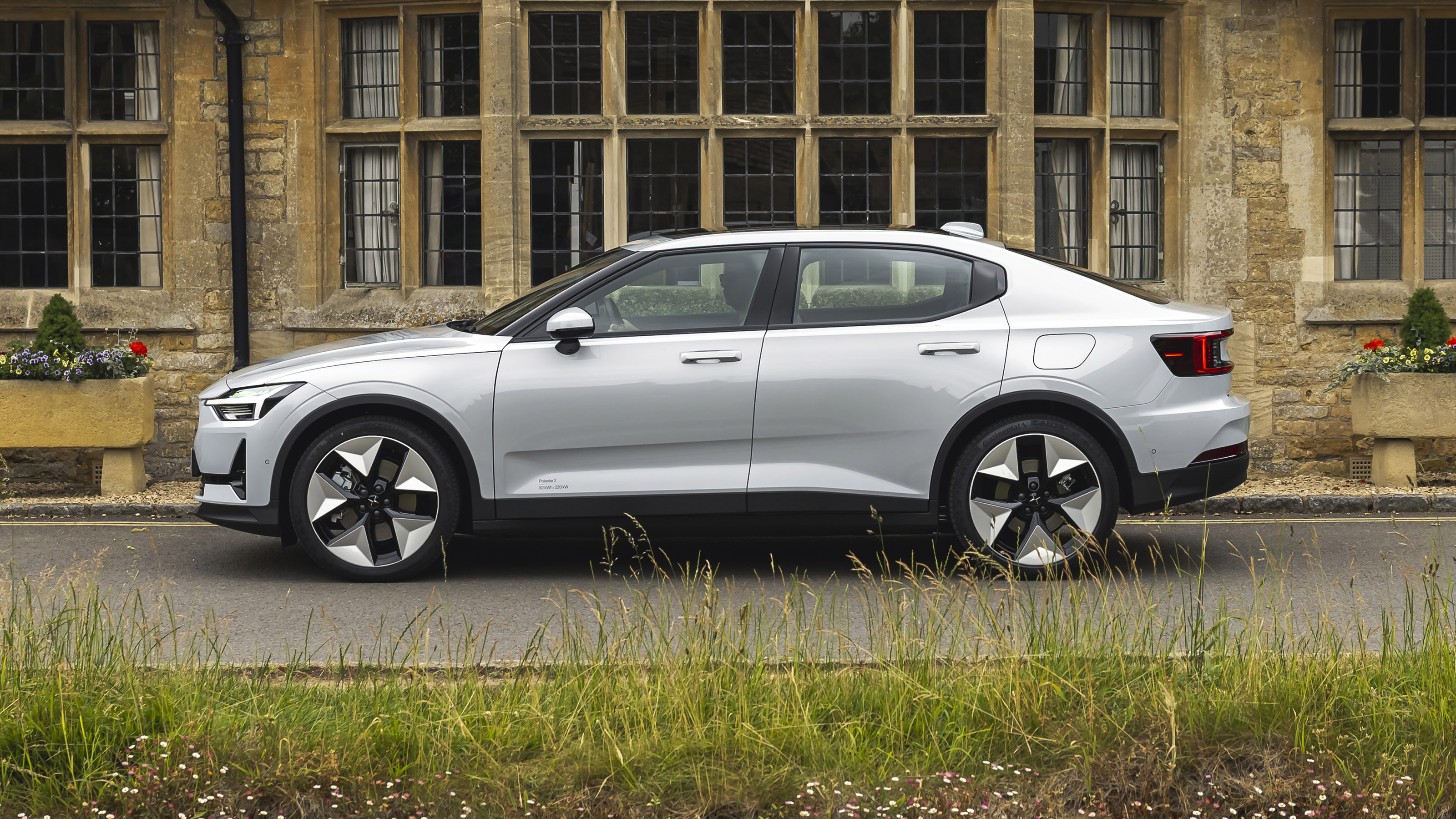 Polestar 2 - side profile