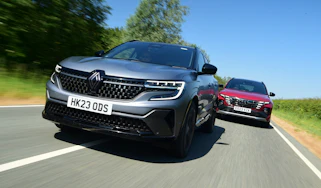 Renault Austral and Hyundai Tucson - Tucson chasing Austral (front)