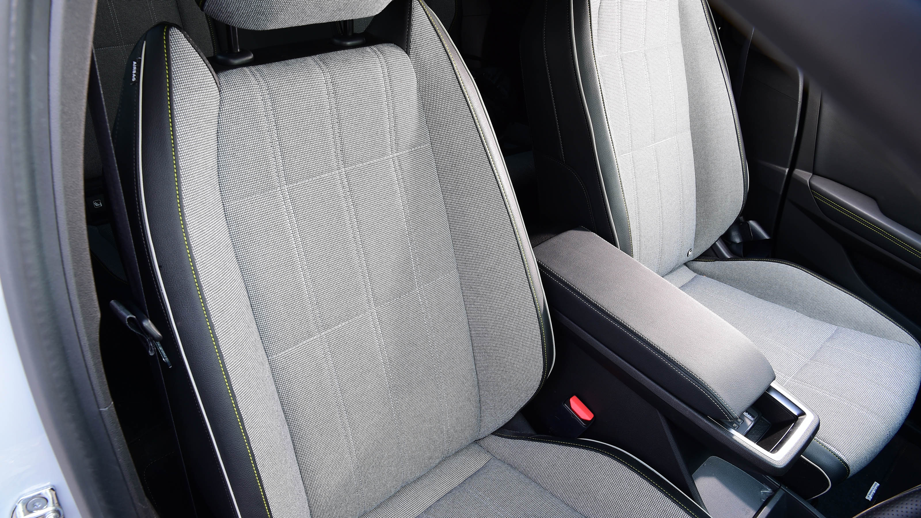 Renault Megane E-Tech - front seats