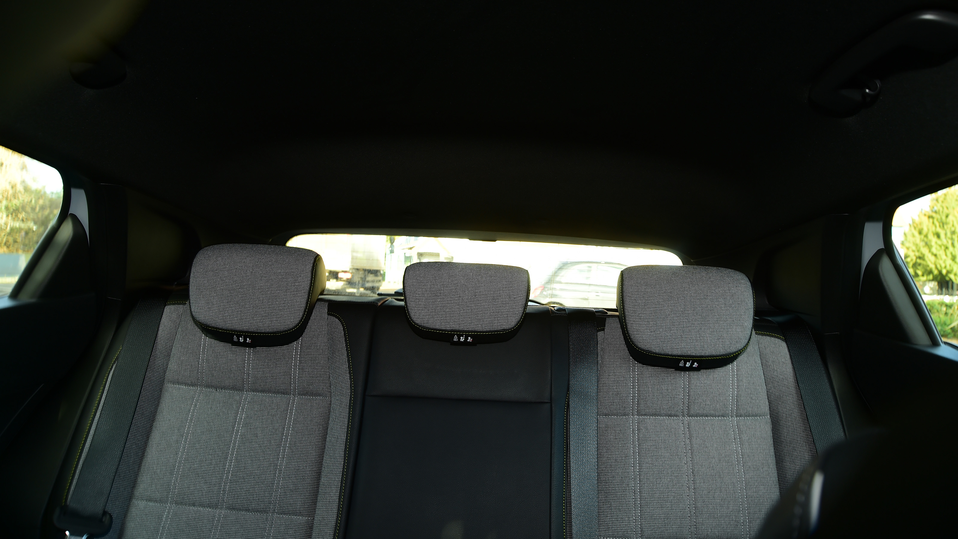 Renault Megane E-Tech - rear window