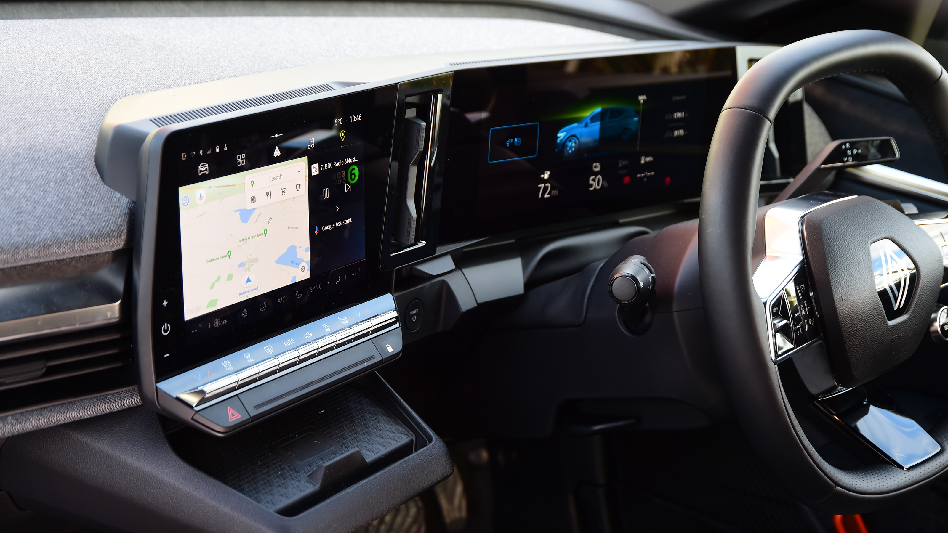Renault Megane E-Tech - dual screens