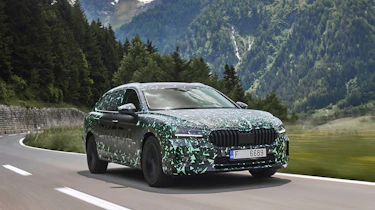 Skoda Superb Estate prototype - front tracking