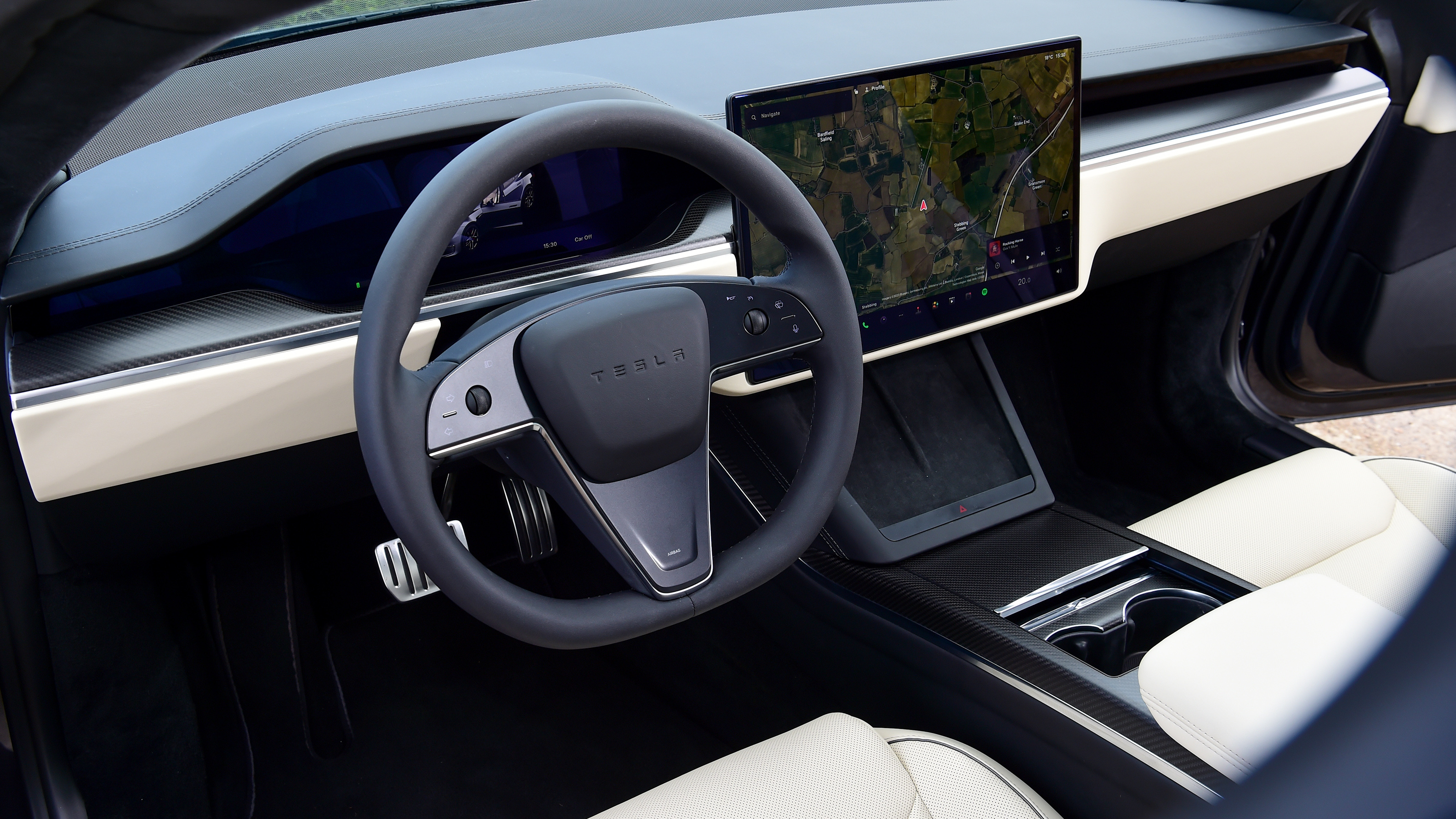 Tesla Model S - interior