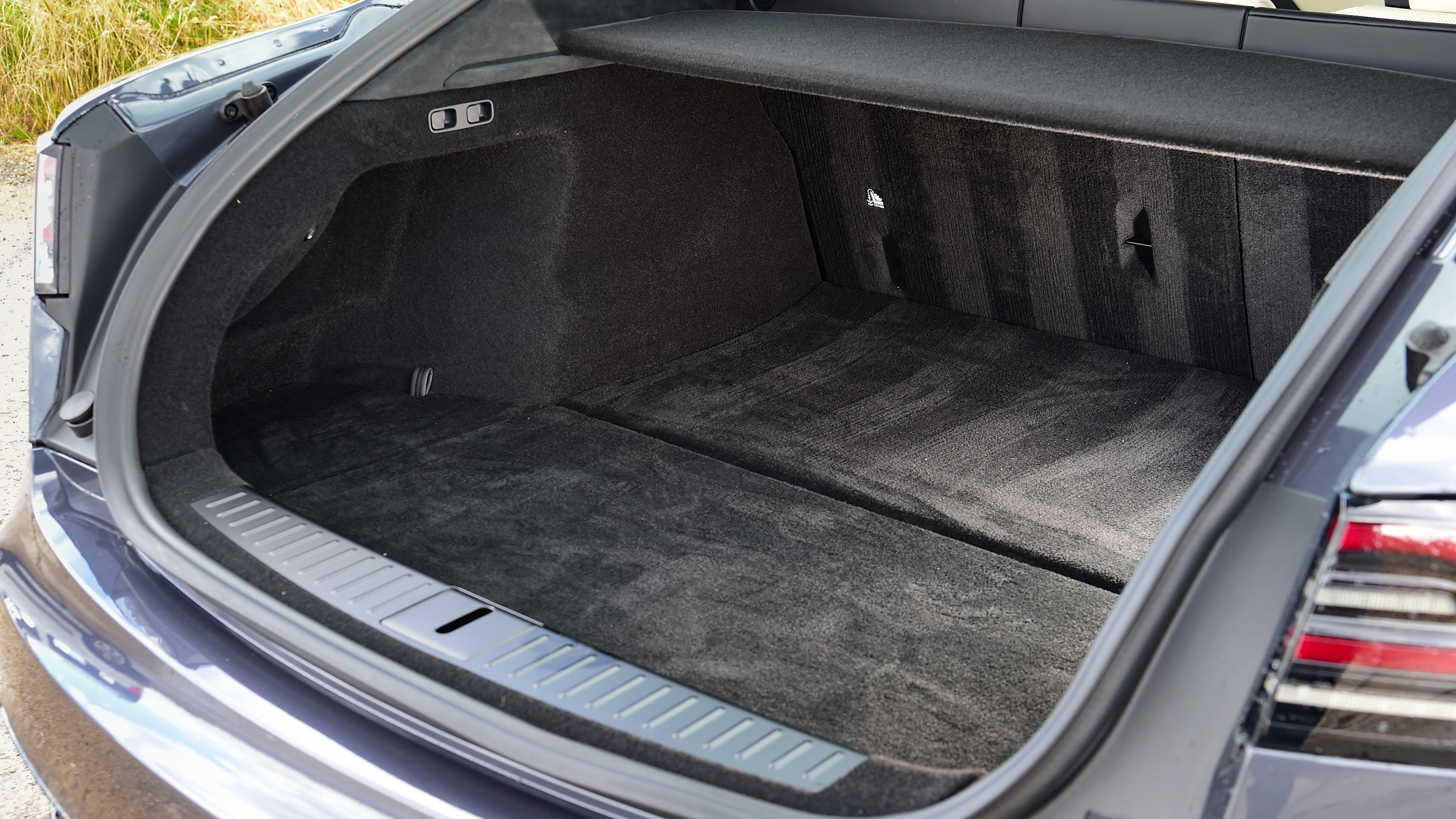 Tesla Model S - boot