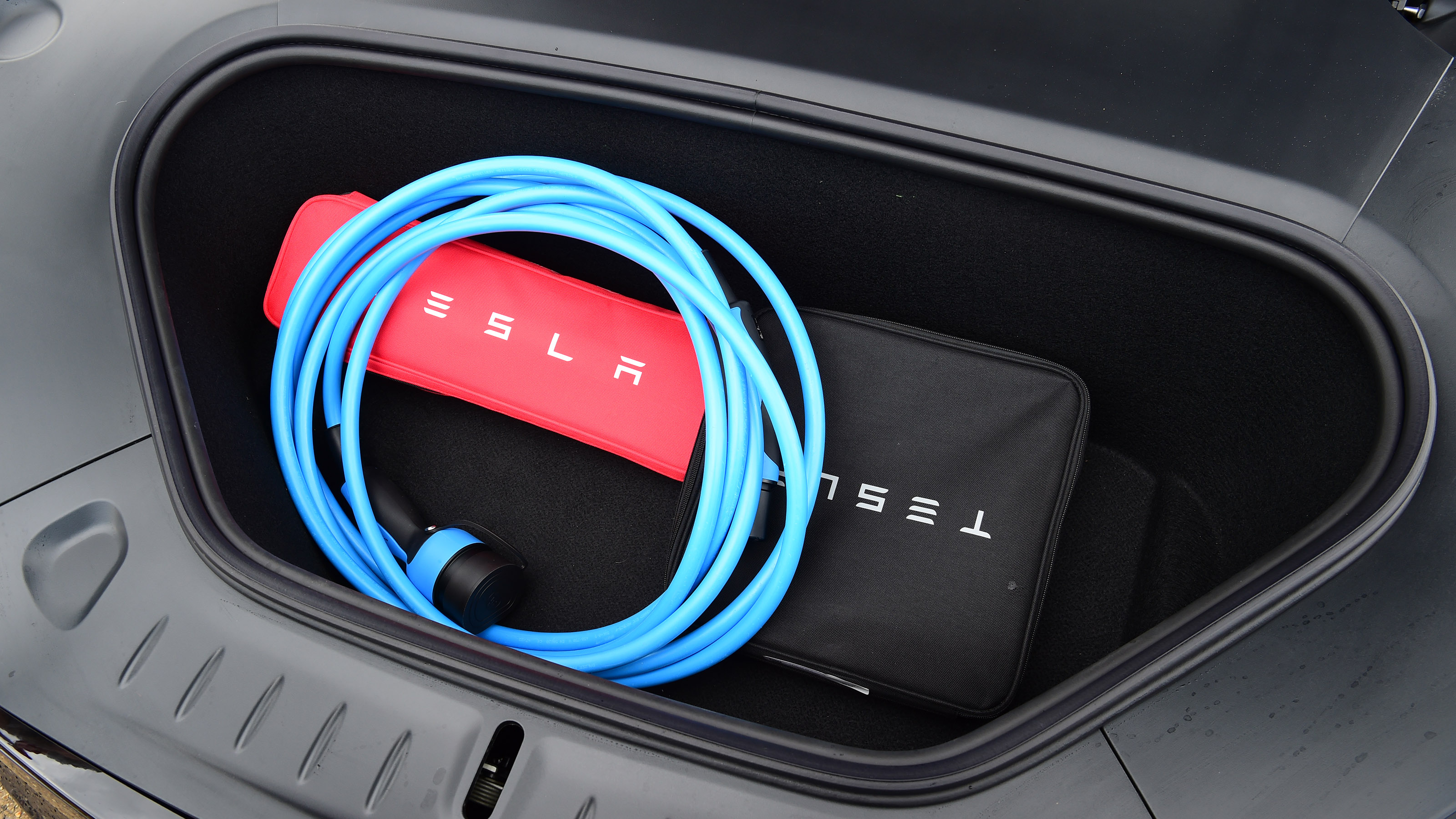 Tesla Model S - frunk