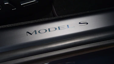 Tesla Model S - door sills