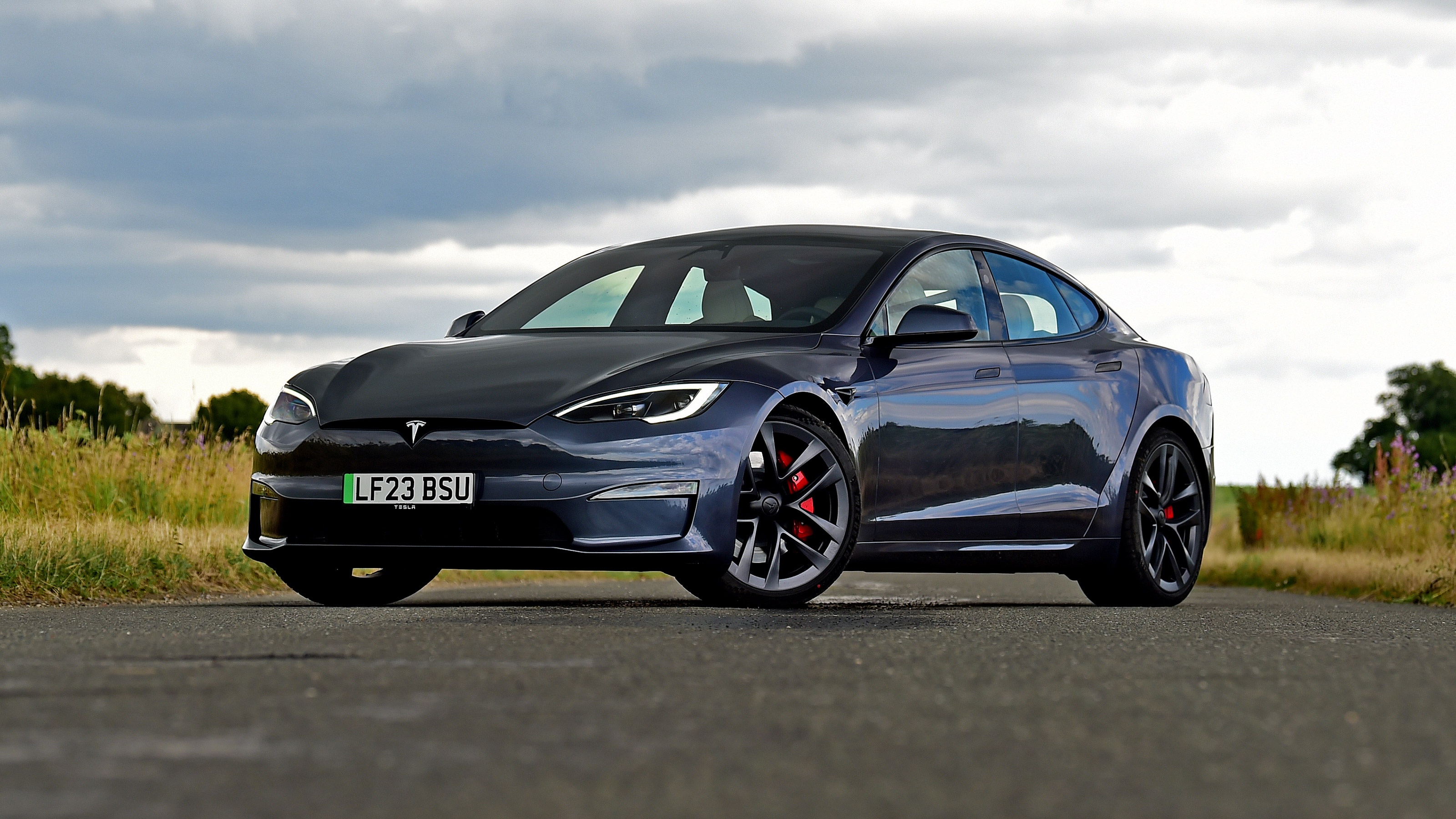 Tesla Model S Plaid - front static