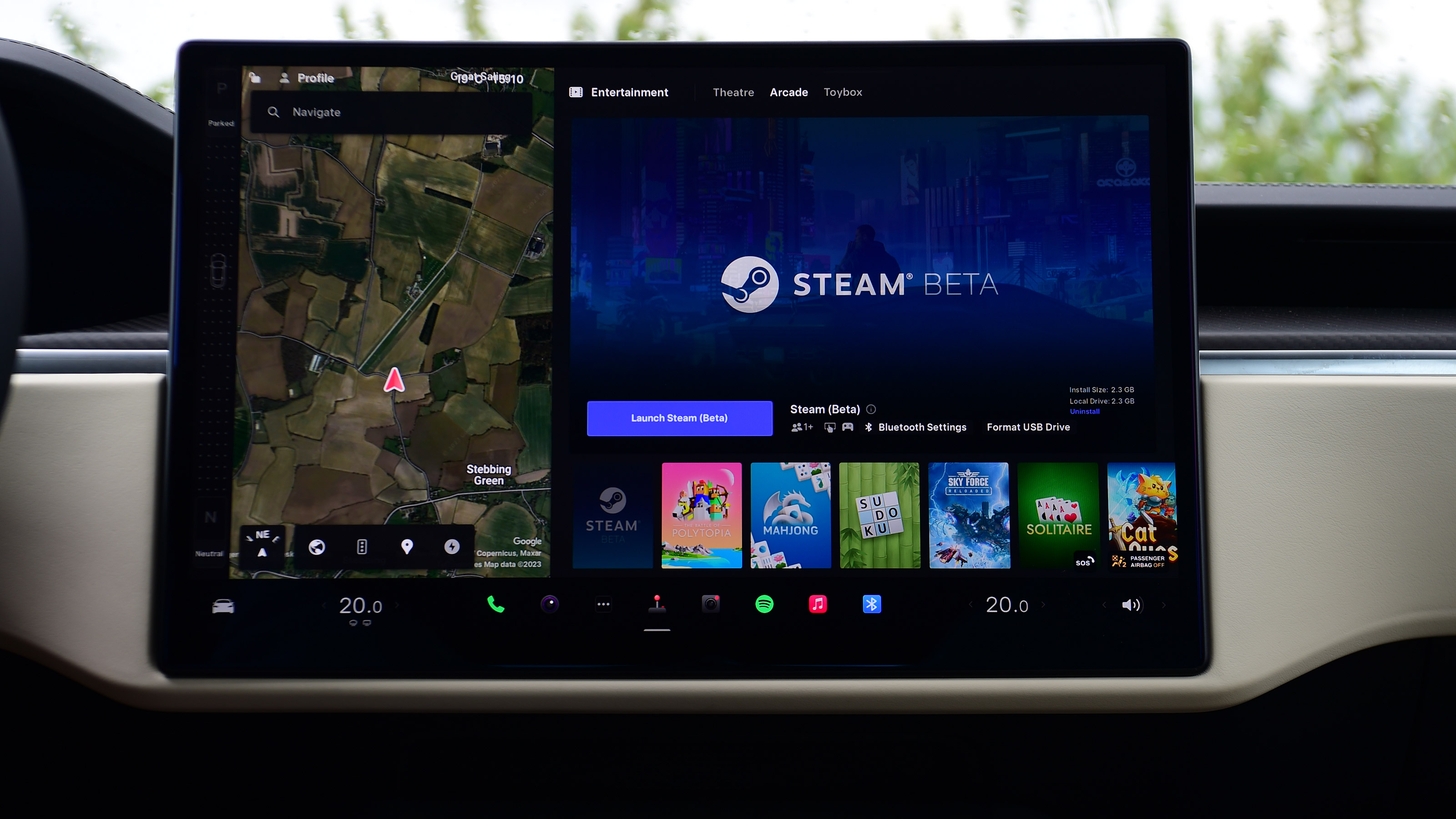 Tesla Model S Plaid - screen