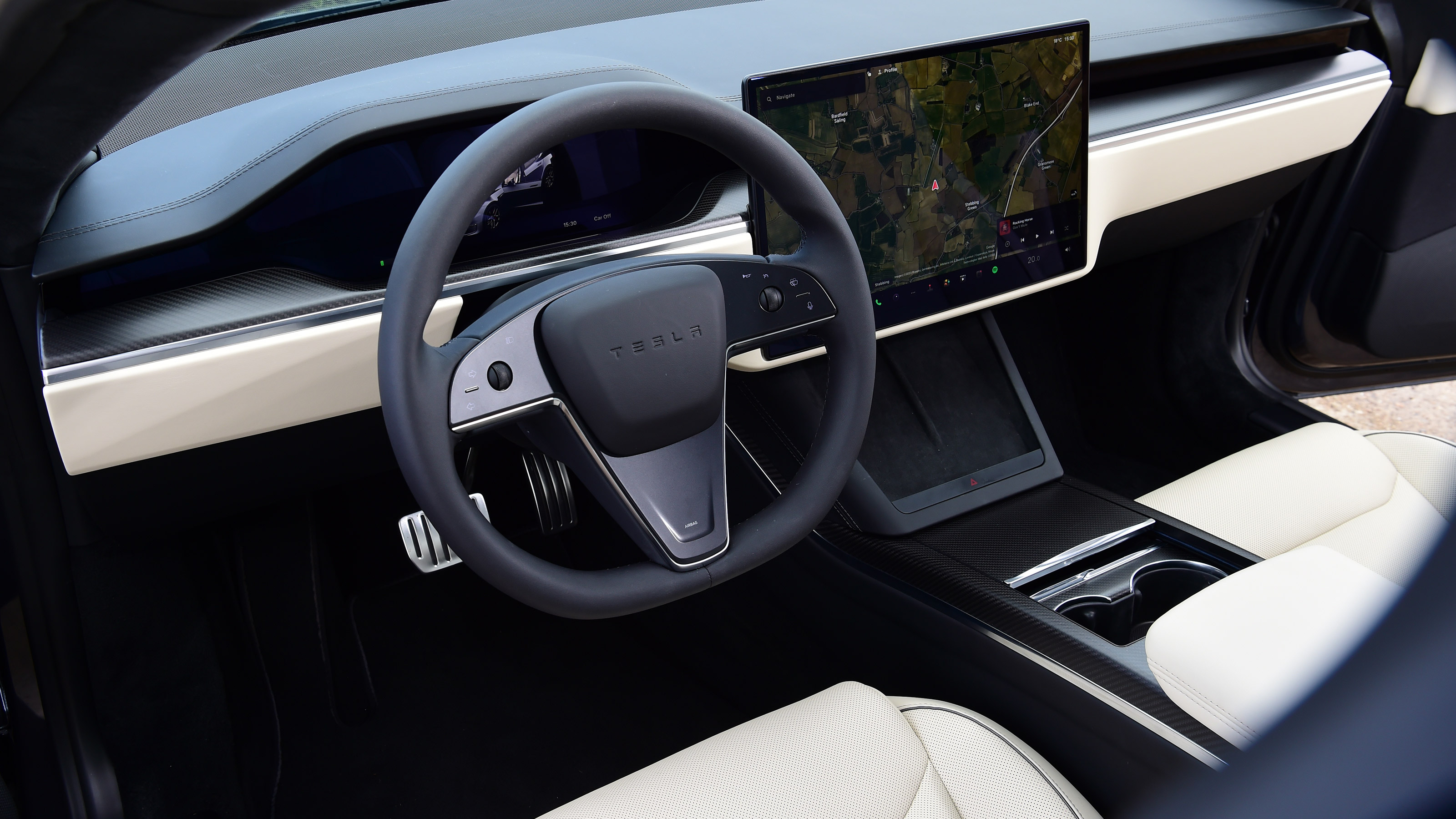 Tesla Model S Plaid - dash