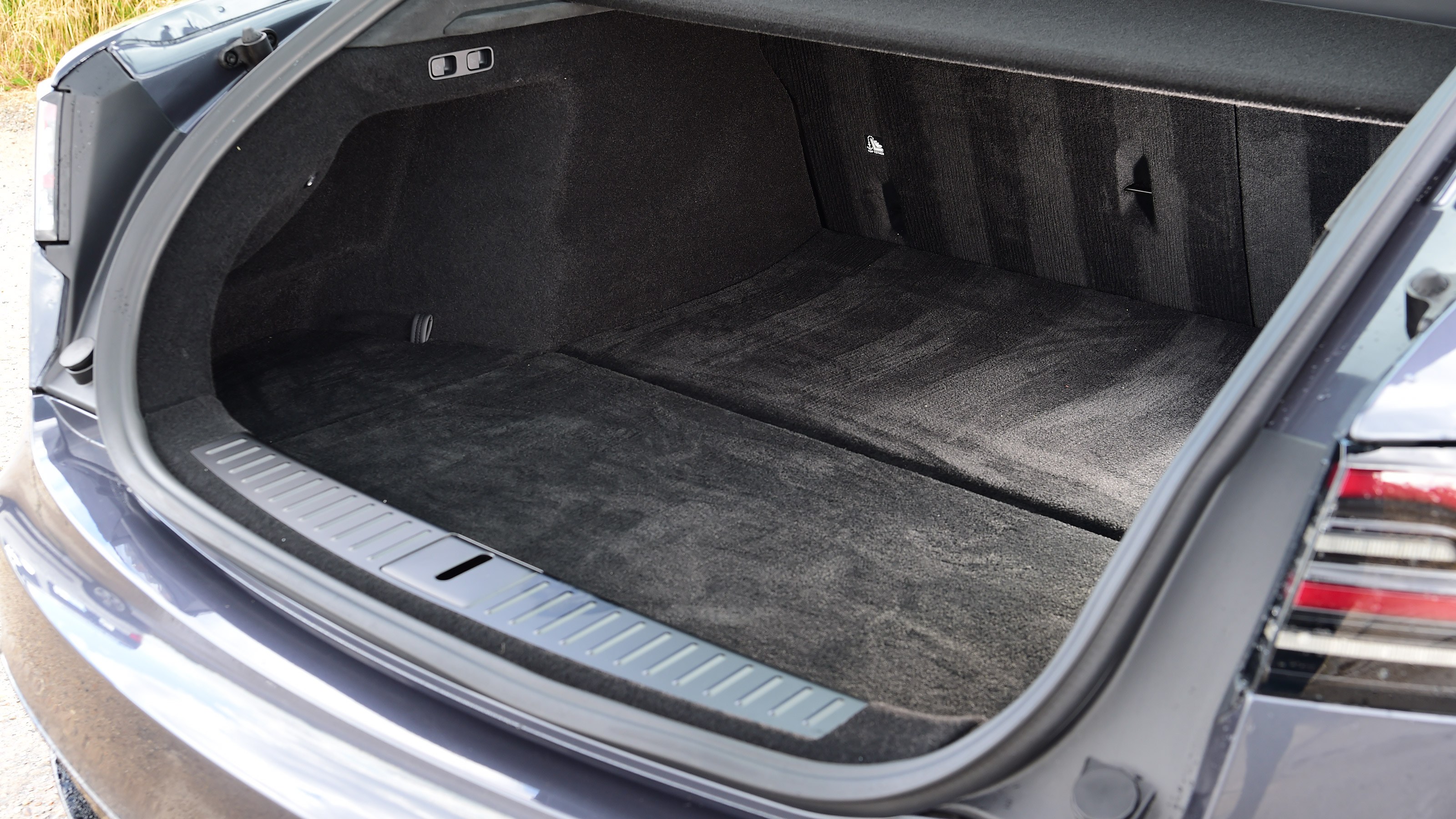 Tesla Model S Plaid - boot