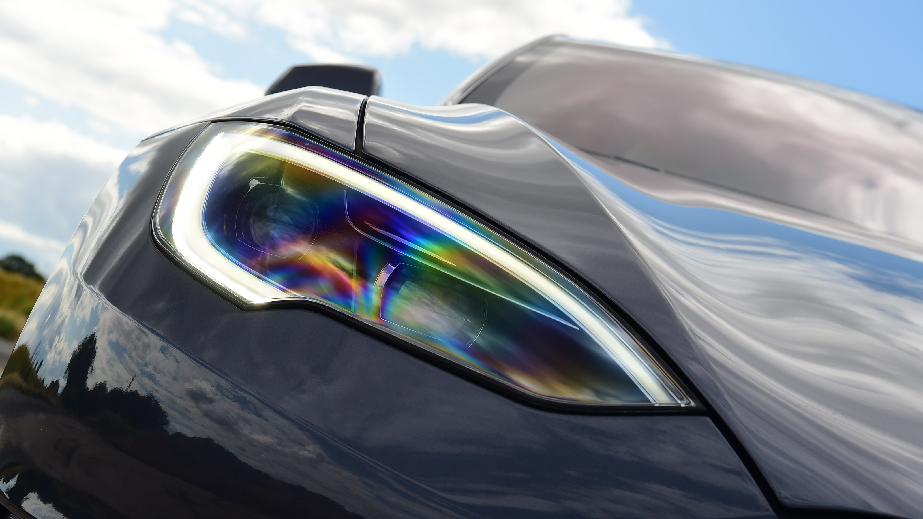 Tesla Model S Plaid - front light