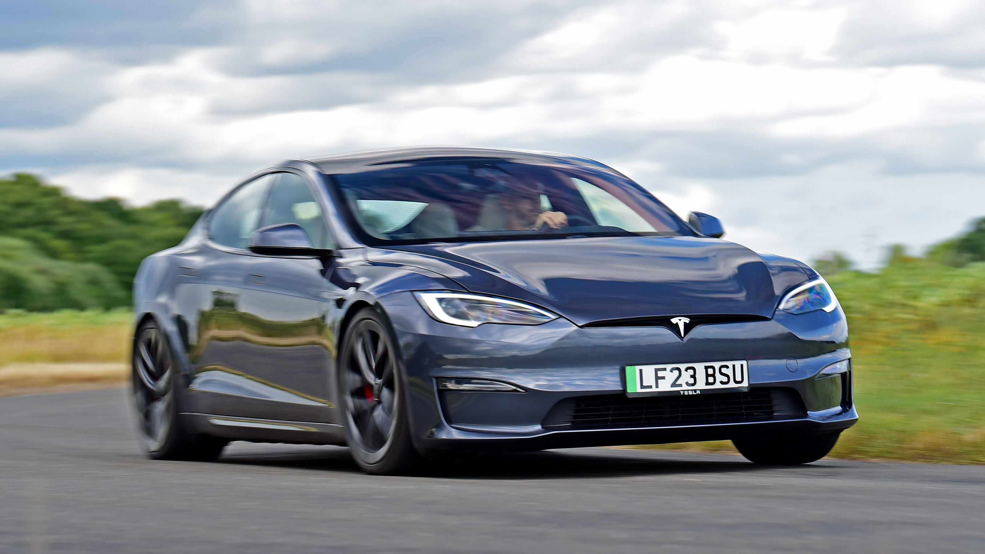 Tesla Model S Plaid - front cornering