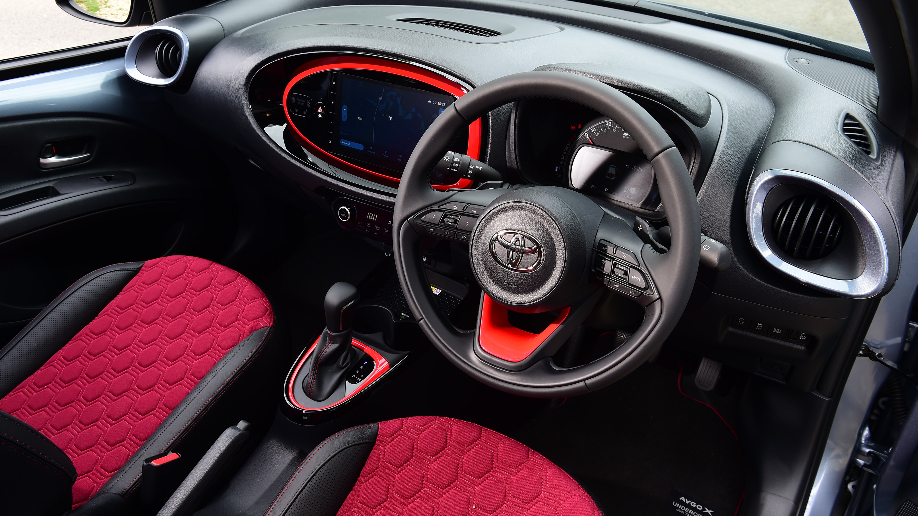 Toyota Aygo X Undercover - dash