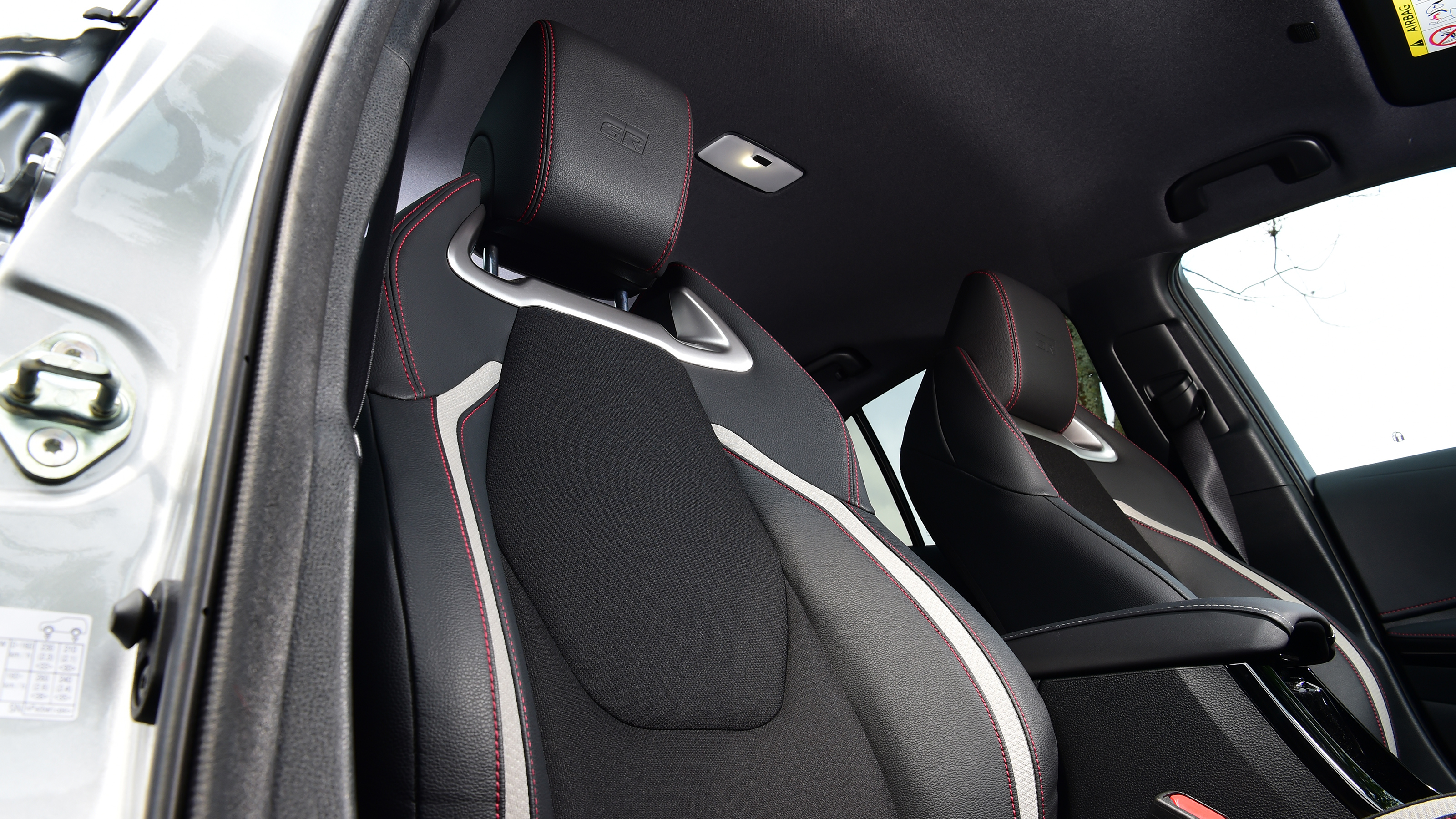 Toyota Corolla - front seats