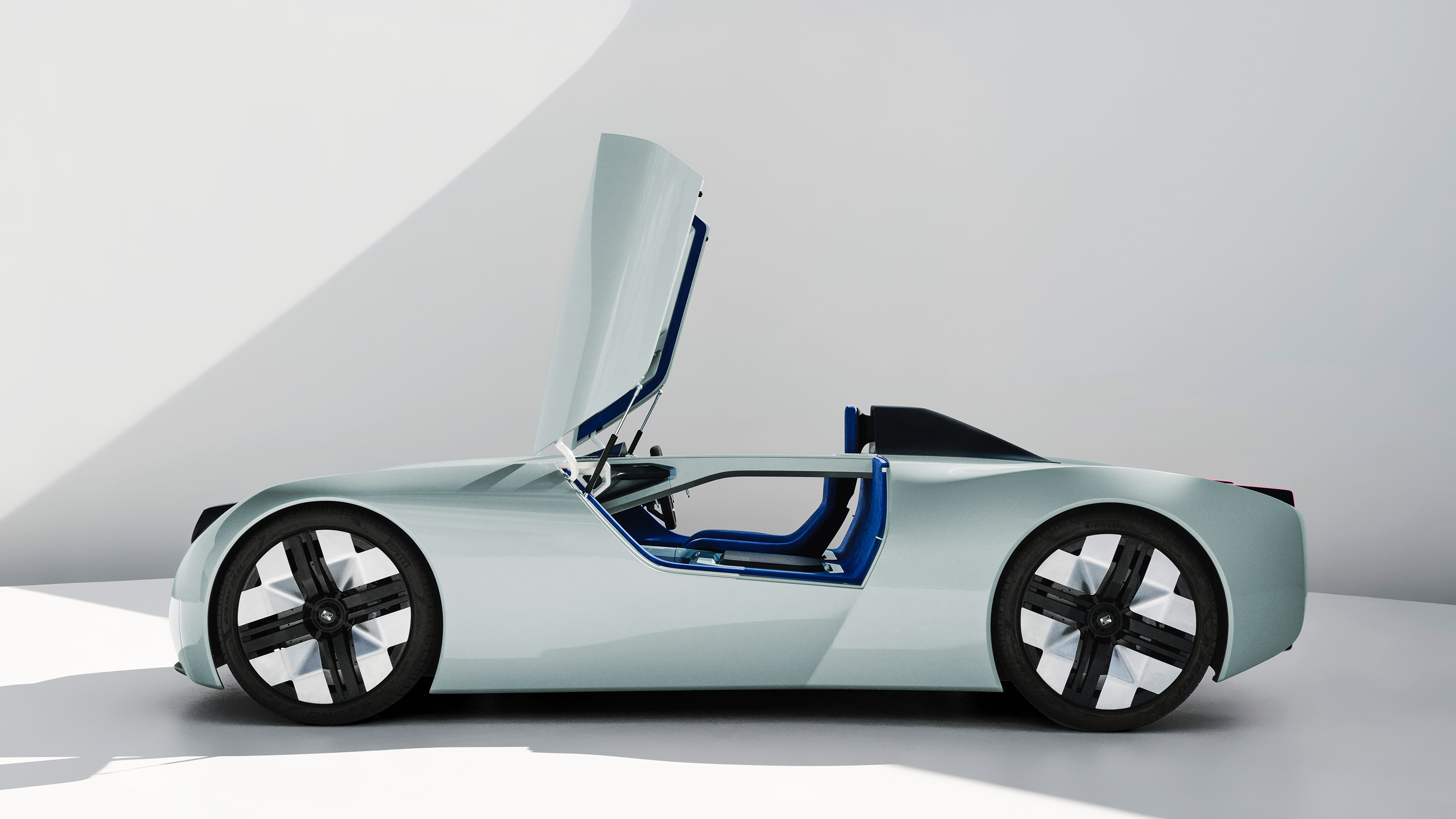 Triumph TR25 by Makkina concept - side door open