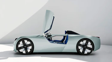 Triumph TR25 by Makkina concept - side door open
