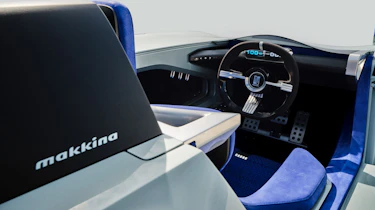 Triumph TR25 by Makkina concept - dash