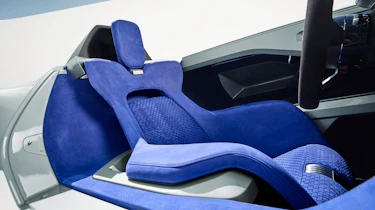 Triumph TR25 by Makkina concept - seats