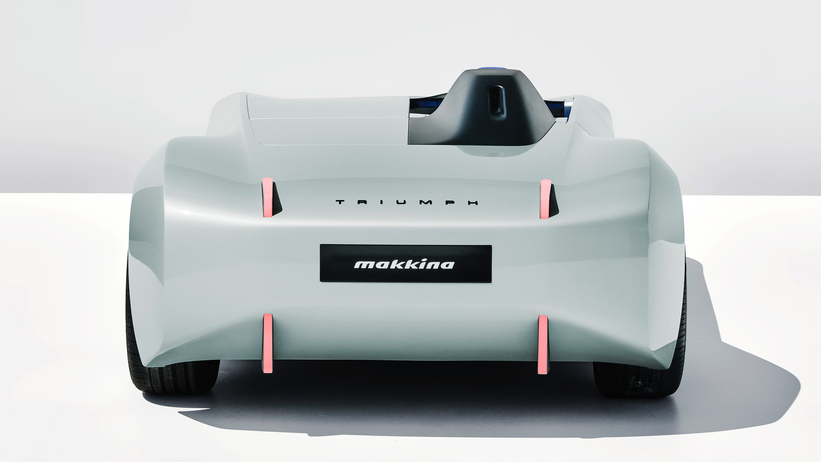 Triumph TR25 by Makkina concept - full rear