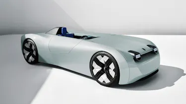 Triumph TR25 by Makkina concept - front