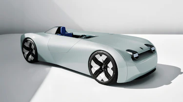 Triumph TR25 by Makkina concept - front
