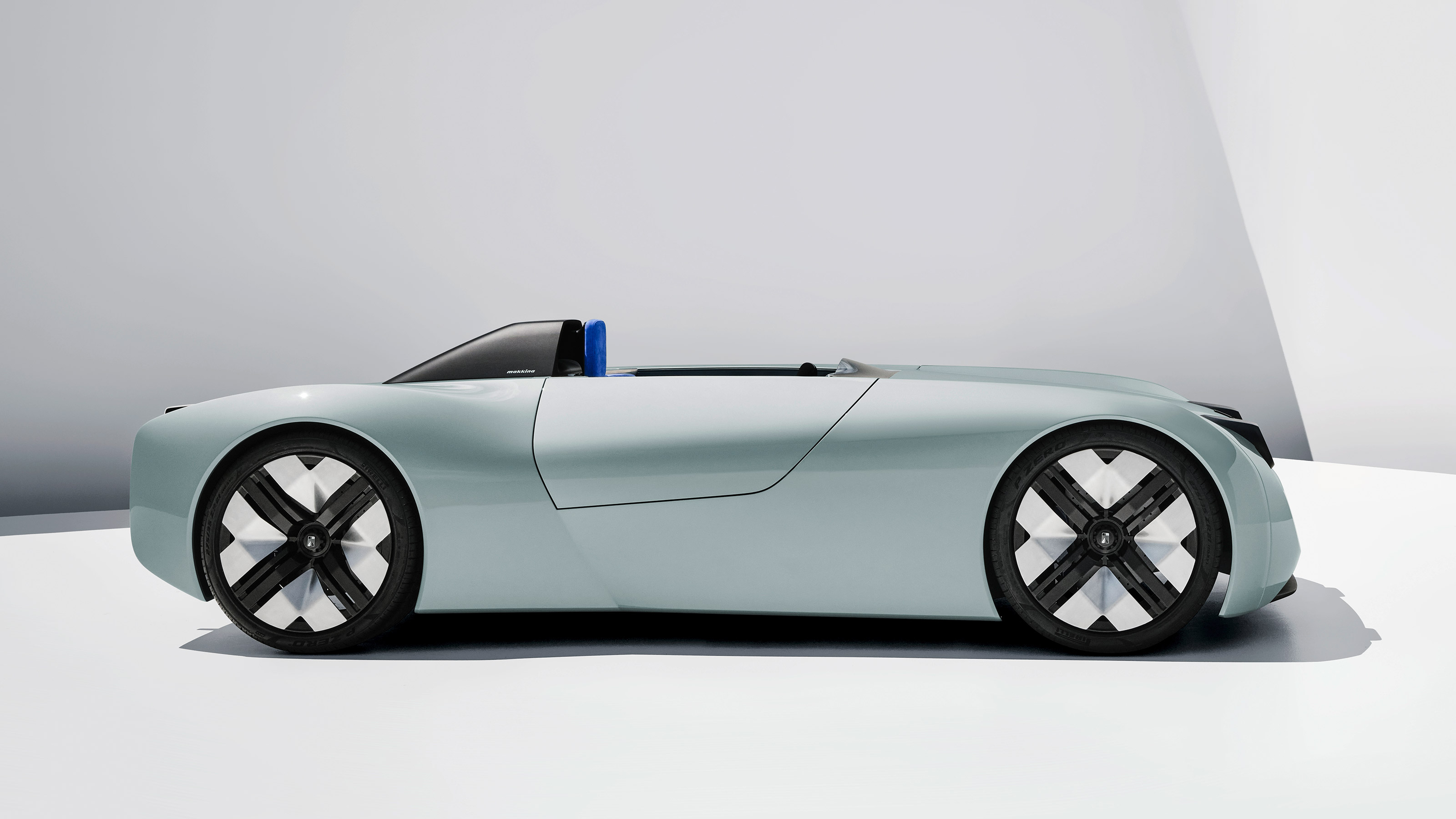 Triumph TR25 by Makkina concept - side