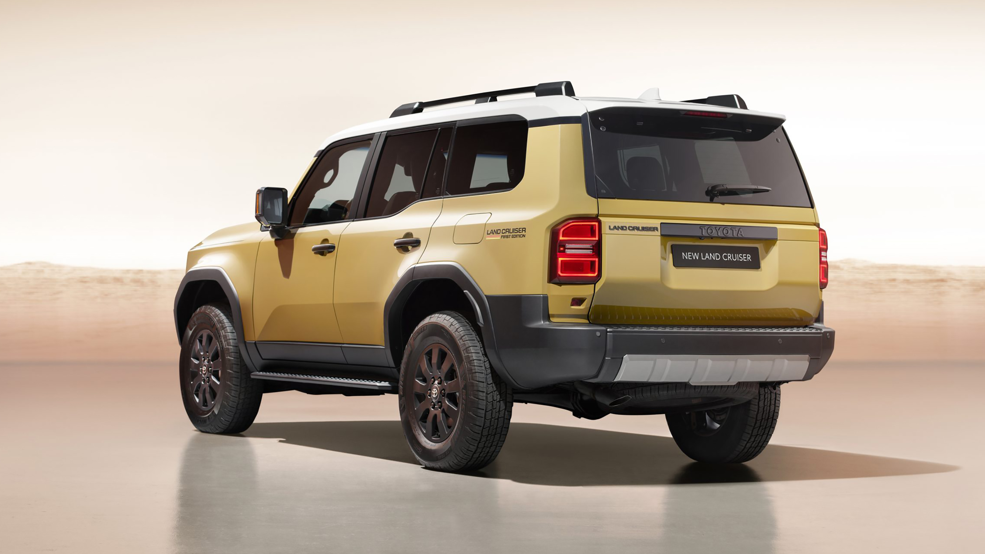 Toyota Land Cruiser (beige) - rear static