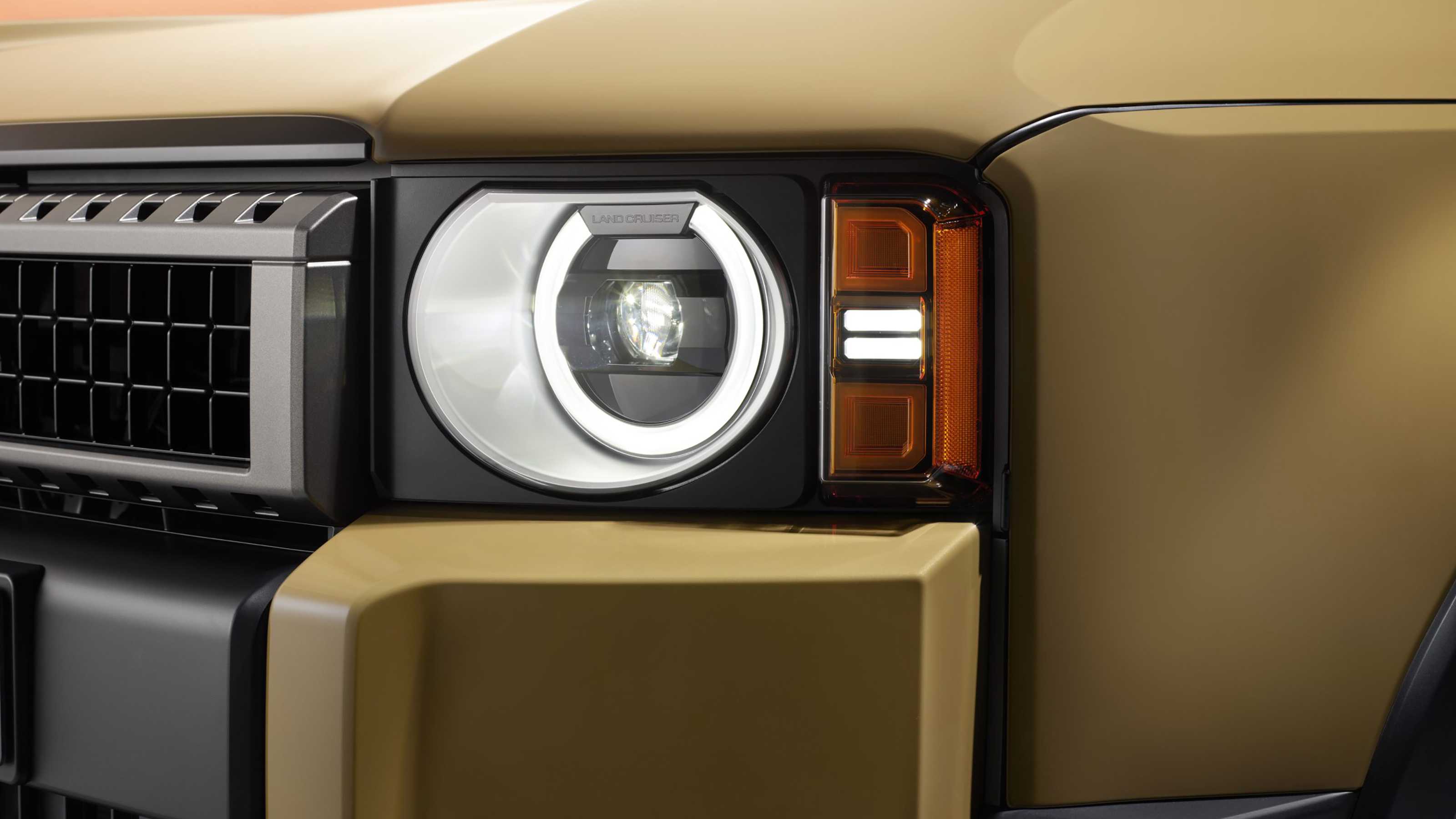 Toyota Land Cruiser (beige) - round headlight