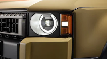 Toyota Land Cruiser (beige) - round headlight
