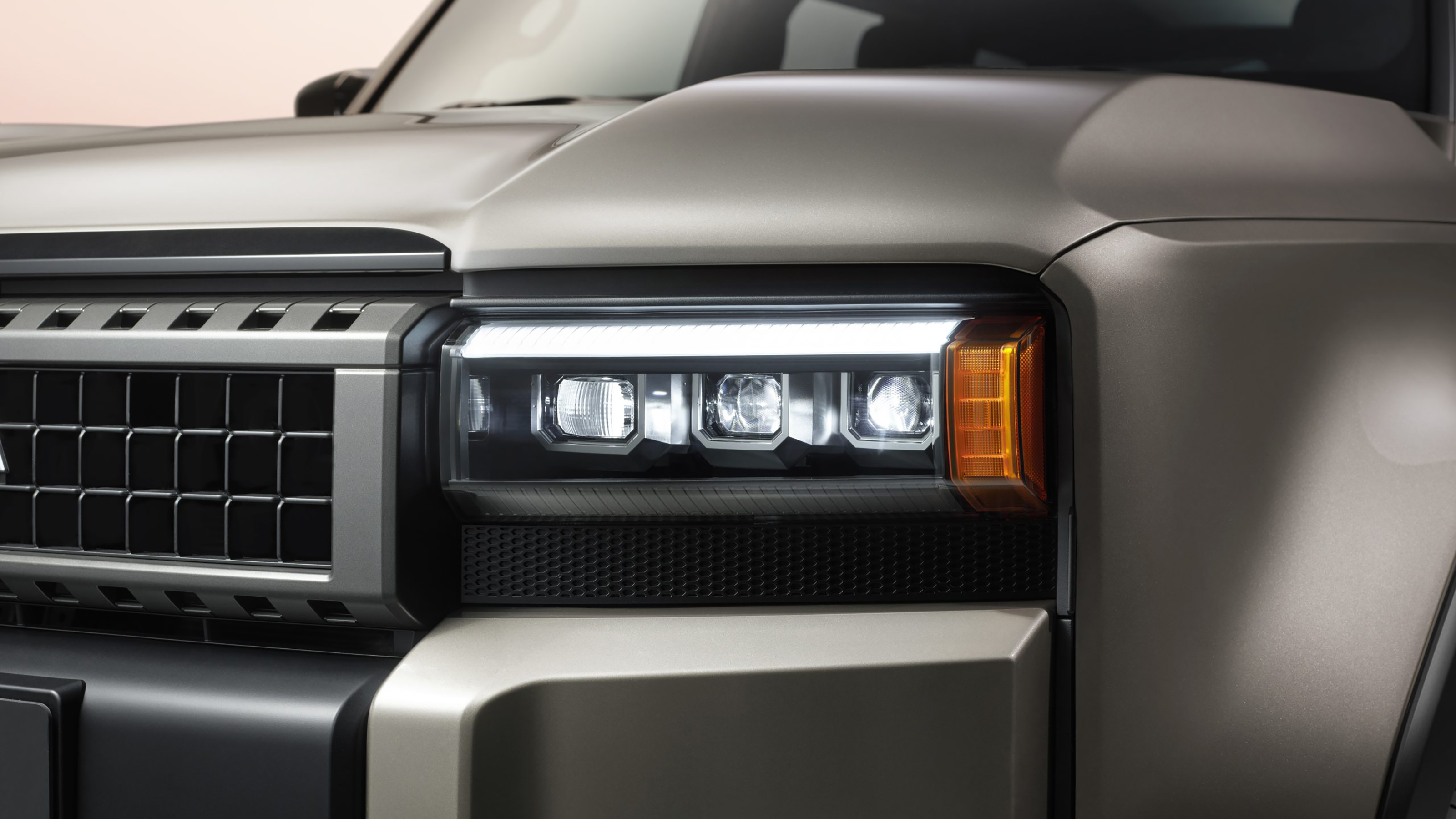 Toyota Land Cruiser (grey) - square headlight