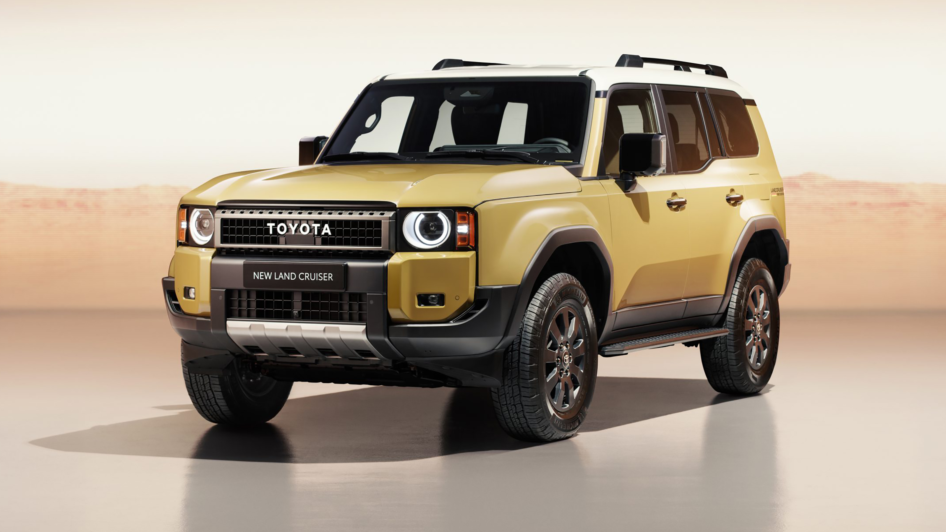 Toyota Land Cruiser (beige) - front static