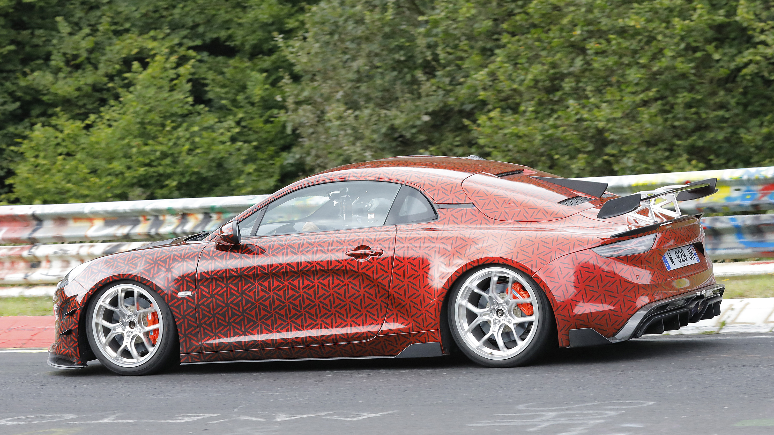 Alpine A110 Extreme - side action