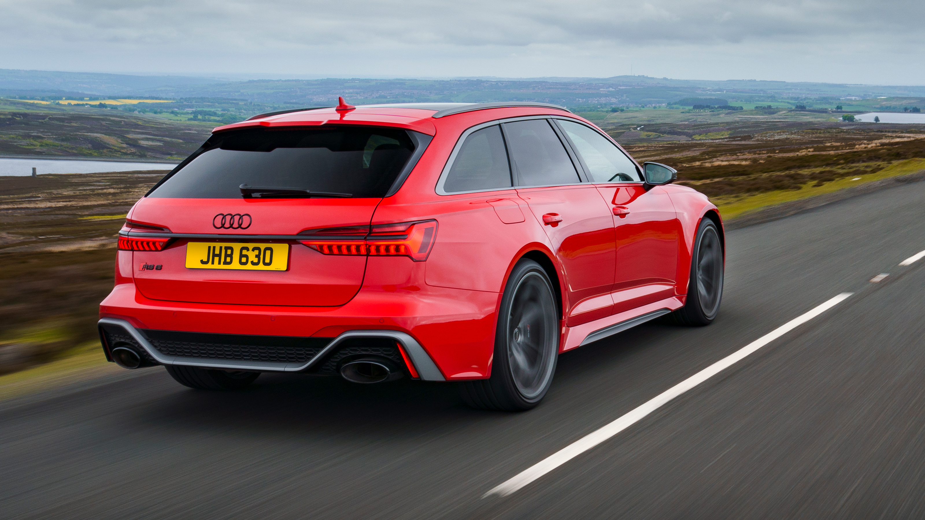 Audi RS 6 Performance - rear tracking