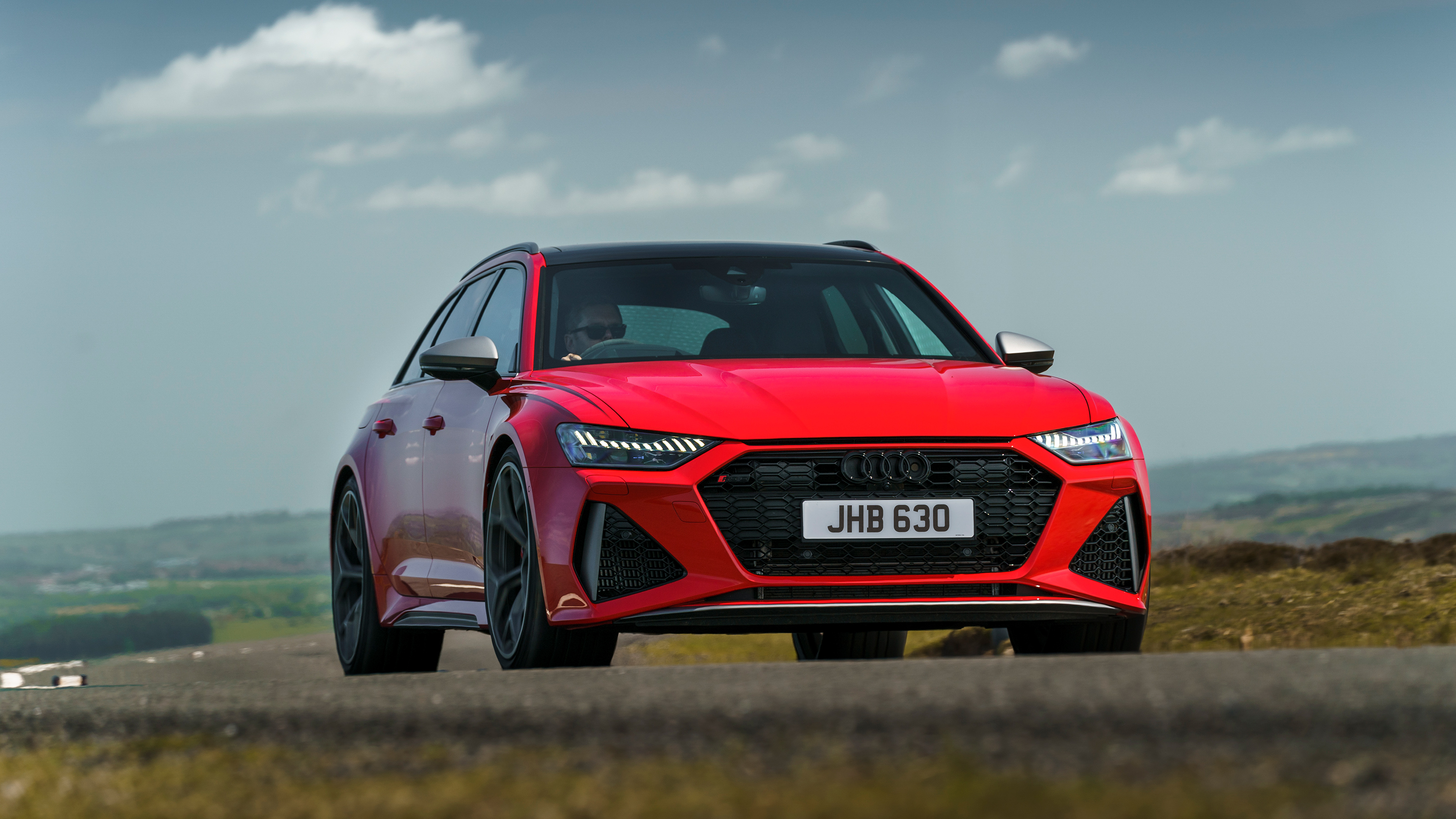 Audi RS 6 Performance - front cornering
