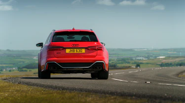 Audi RS 6 Performance - rear cornering
