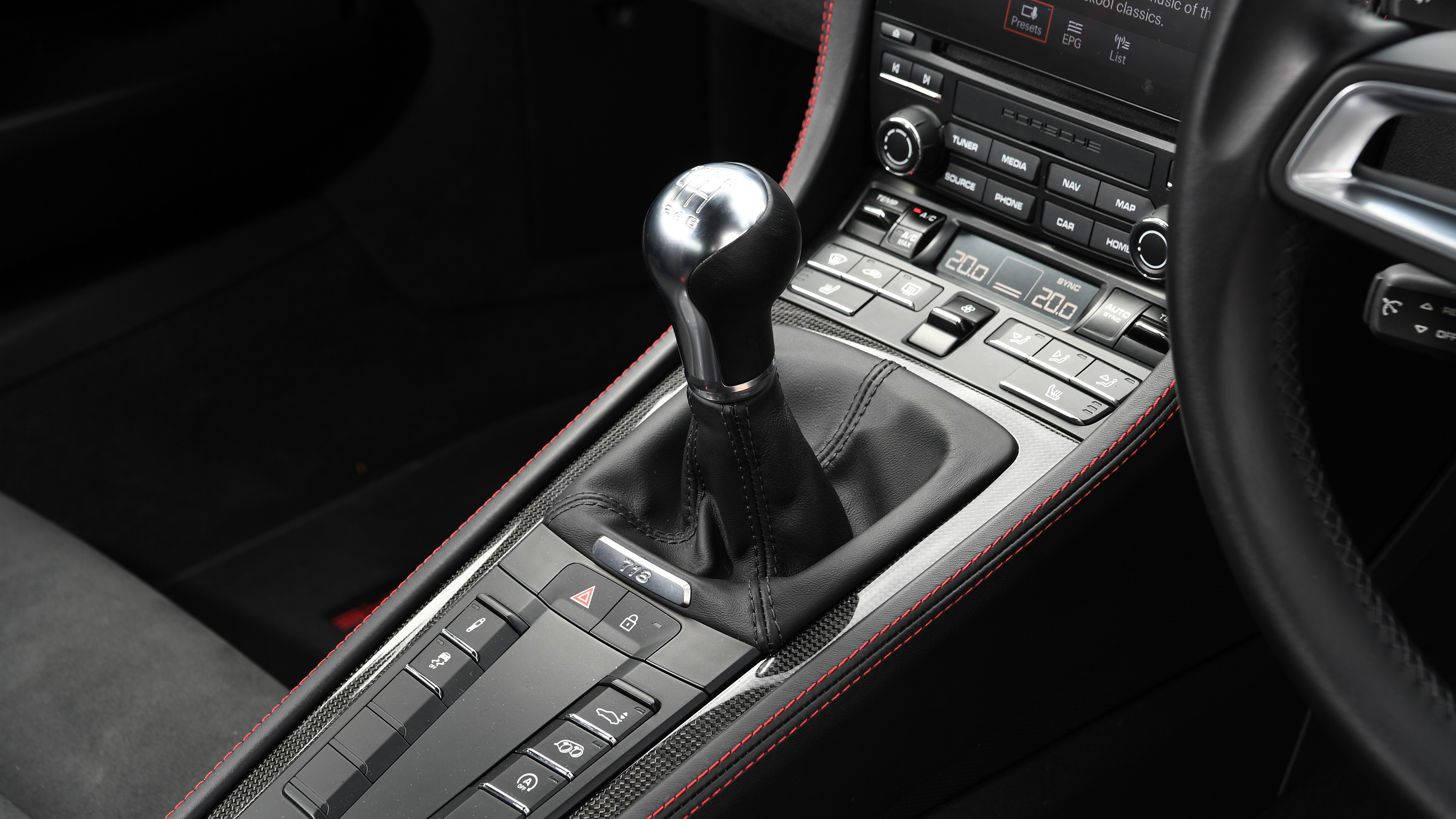 Porsche 718 Cayman GTS - gearstick