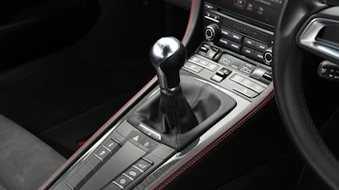 Porsche 718 Cayman GTS - gearstick