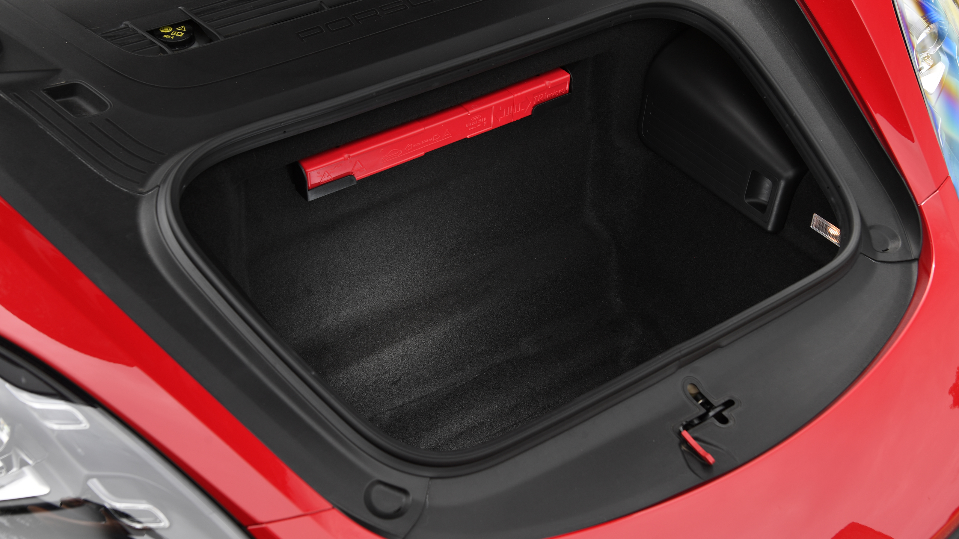 Porsche 718 Cayman GTS - front storage